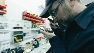 Wie Schweizer Bauteile Russland im Krieg unterstützen