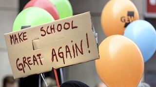 Demos von Lehrkräften in Sachsen: Kultusminister Clemens verteidigt Pläne