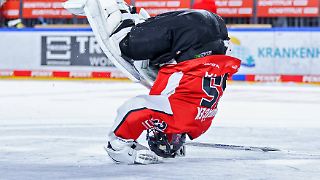 Was hinter dieser verrückten Eishockey-Aktion steckt