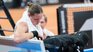 Tennis-Frauen verabschieden sich mit Tränen und einer Ohrfeige