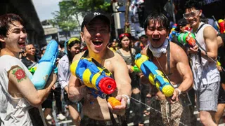 Thailand feiert Neujahr mit einer riesigen Wasserschlacht
