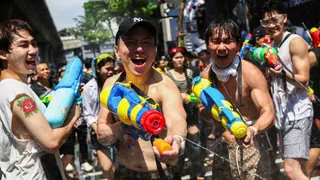 Thailand feiert Neujahr mit einer riesigen Wasserschlacht