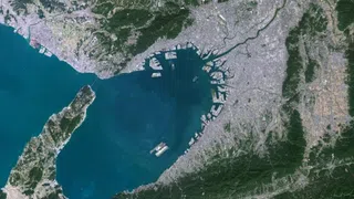 Osakas Flughafen der Superlative versinkt im Meer