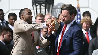 Trumps Vize produziert schweren Fauxpas mit Football-Trophäe