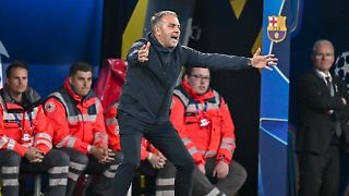 Hansi Flick beruhigt sich erst, als das Spiel vorbei ist