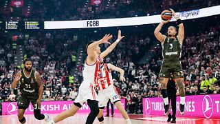 Mit viel Drama: Bayerns Basketballer wahren Titelchance