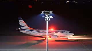 Flieger in Leipzig gelandet - Deutschland nimmt gefährdete Afghanen auf