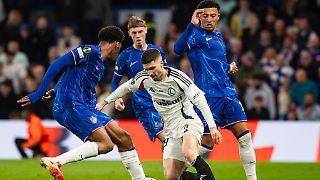 FC Chelsea verliert gegen Legia - ist aber trotzdem weiter