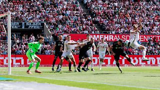 Strittiger Pfiff hilft Köln, den HSV von Platz eins zu stürzen