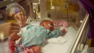 Geburtskliniken ohne Kinderärzte: Was, wenn es Komplikationen gibt?