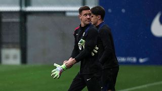 Hansi Flick lässt ter Stegen spielen und weicht großer Frage aus