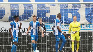 Kurioses Traumtor "krönt" Magdeburgs Desaster, Paderborn stresst den HSV