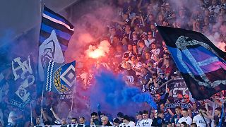 Zugpersonal muss sich vor randalierenden HSV-Fans retten