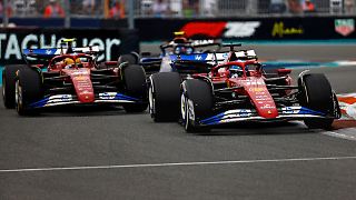 Lewis Hamilton macht sich über Ferrari-Ansage lustig