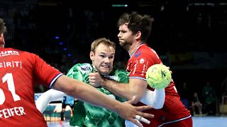 Handball-Titelrennen steuert weiter auf dramatisches Finale zu