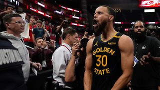 Altmeister Curry kämpft sich mit Warriors eine Runde weiter