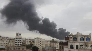 Israel greift Flughafen in Sanaa im Jemen an