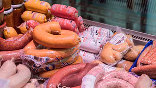 Verbraucherschützer loben Urteil zu Wurstgewicht und Pelle