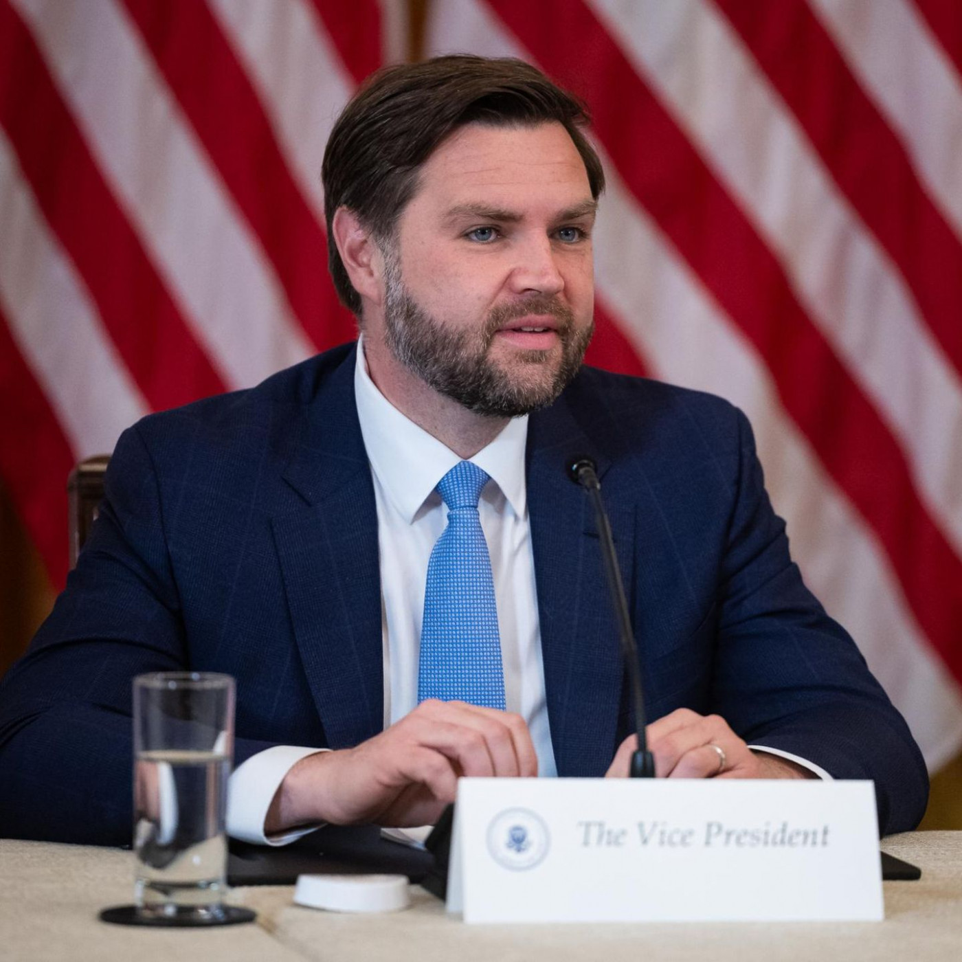 JD Vance droht Fußball-Fans: "Sollen wieder gehen, ansonsten ..."