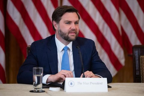 J. D. Vance droht Fußballfans: "Sollen wieder gehen, ansonsten ..."
