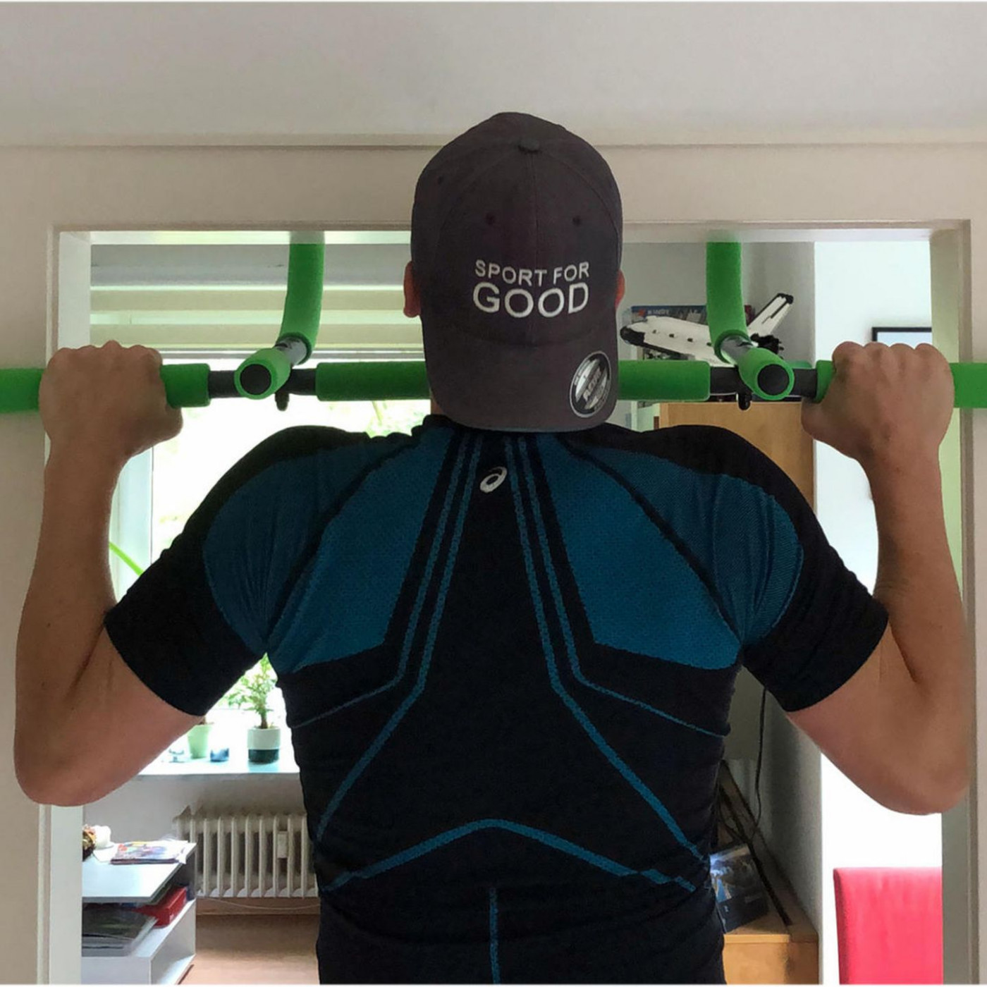 Klimmzugstangen für die Tür: Wie stabil sind mobile Fitnessgeräte?