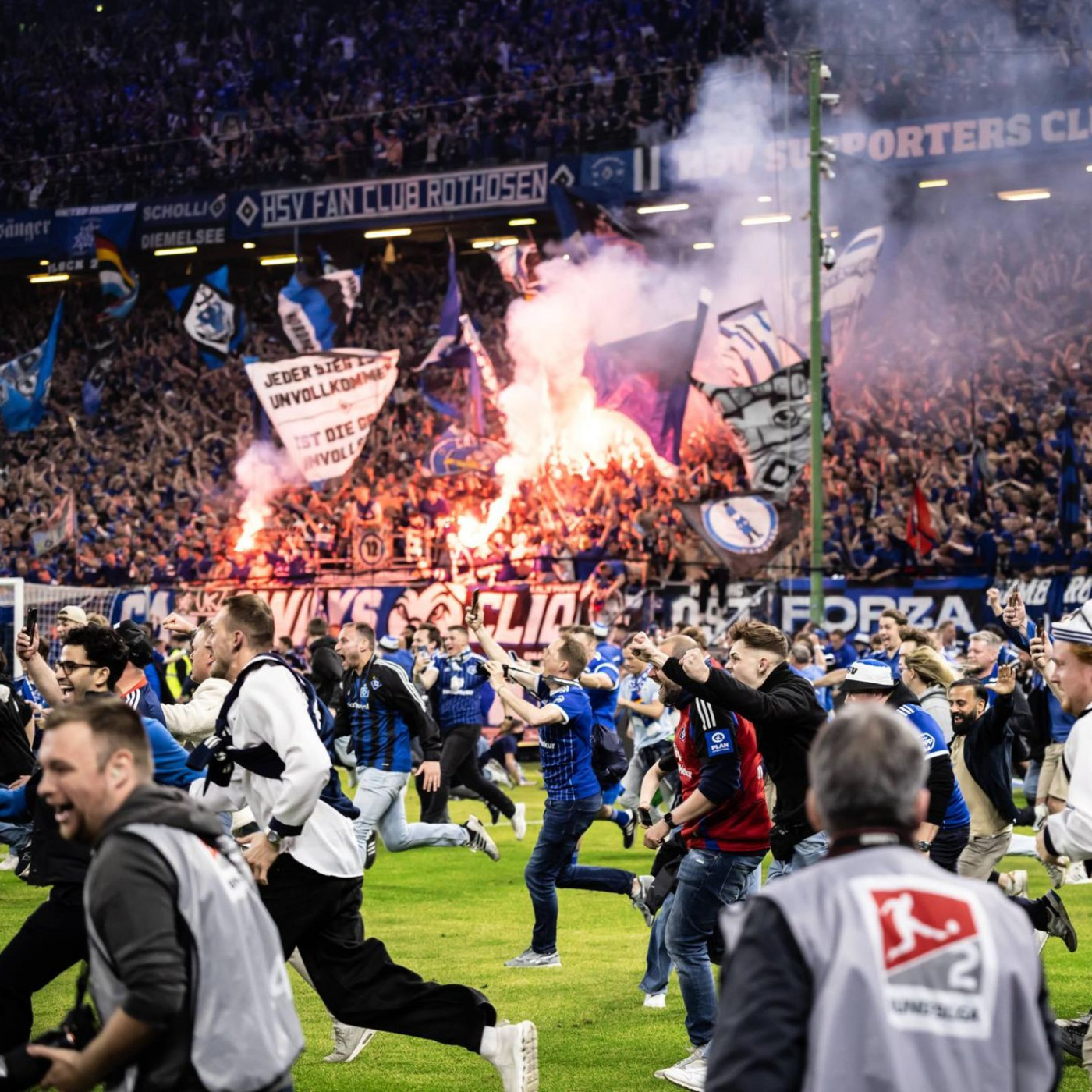Dutzende schwerverletzte Fans überschatten die Aufstiegsfreude beim HSV
