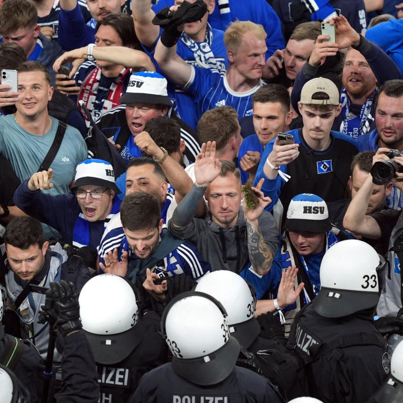 HSV-Aufstieg endet für viele Fans im Krankenhaus