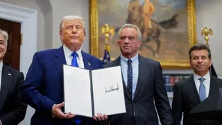 Trump unterzeichnet Dekret für tiefere Medikamentenpreise