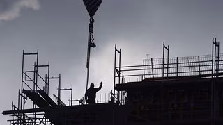 Korruptionsvorwurf beim Bau von Pflegeheimen: Ex-Bauleiter und Ehefrau angeklagt