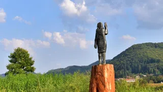 Bronzestatue von Melania Trump abgesägt