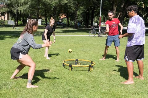 Trendsport aus den USA: Das ist "Roundnet" – und das sind die Spielregeln