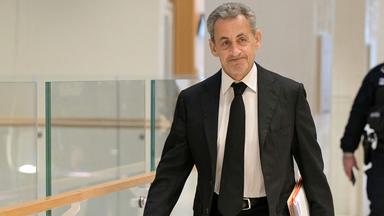 Frankreichs Ex-Präsident Sarkozy ist Fußfessel los
