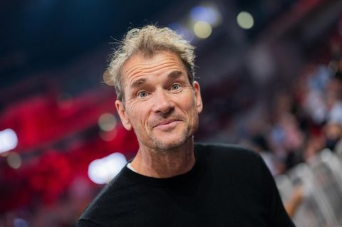 Jens Lehmann fliegt bei Promi-Turnier nach fünf Minuten vom Platz