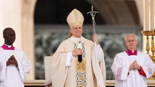 Mehr Pracht scheint zurück im Vatikan