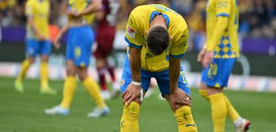 In der 38. Minute holt Braunschweigs Trainer drei Spieler vom Feld