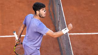 Superstar Alcaraz düpiert Tennis-Gigant Sinner