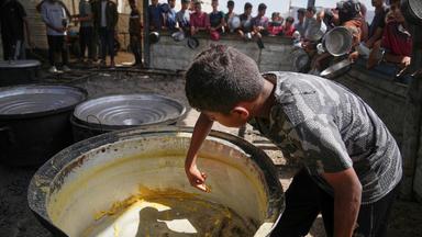 "Grundmenge an Essen" für Gaza - nach zehn Wochen
