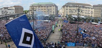 Tausende feiern – „Heute wäre Uwe Seeler stolz auf seinen HSV“