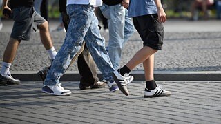 Jung und verschuldet – und dennoch optimistisch