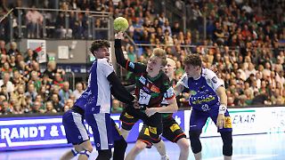 Im Ost-Krimi behält Titelkandidat Magdeburg die Nerven