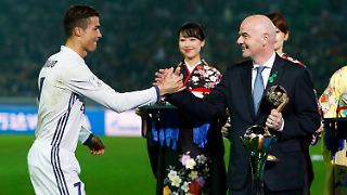 Gianni Infantino heizt heiße Ronaldo-Gerüchte an