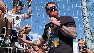 Der "Kniat raus"-Hass verwandelt sich in eine Liebesbotschaft