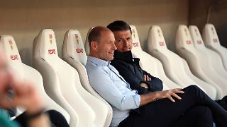 FC Augsburg schmeißt Trainer und Sportdirektor raus
