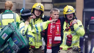 In Liverpool fährt ein Auto in eine Menschenmenge – der Überblick