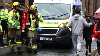 England: Auto fährt in Liverpool in Menschenmenge