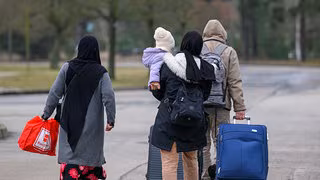 Migration: Regierung schränkt Familiennachzug ein
