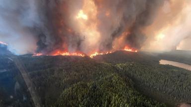 Tausende müssen vor Waldbränden in Kanada fliehen