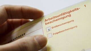 Experten kritisieren politische Debatten über Krankenstand und Arbeitszeiten