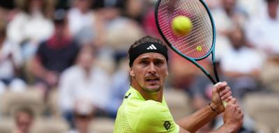 Erst verschluckt er eine Fliege, dann gibt der Gegner auf – Zverev steht im Viertelfinale