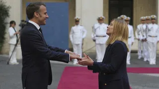 Zeichen der Annäherung: Meloni empfängt Macron in Rom